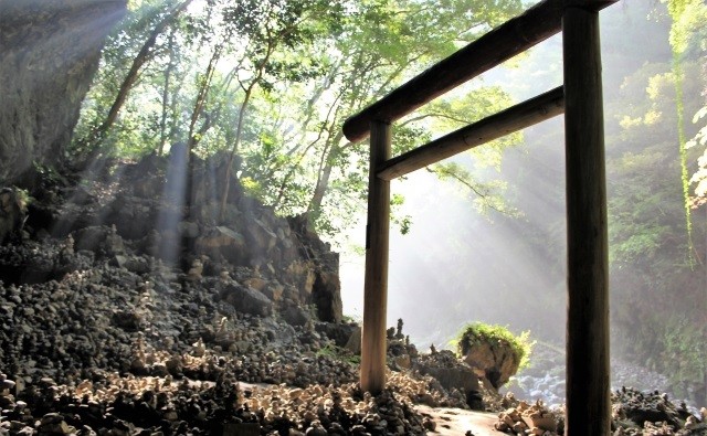 天安河原、天岩戸神社、宮崎県高千穂町　写真AC